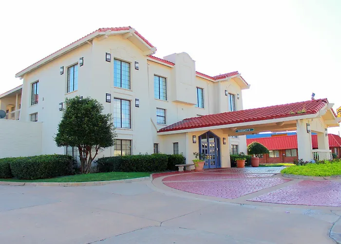 Motels Baymont By Wyndham Tulsa Broken Arrow