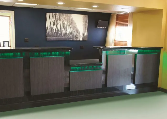 La Quinta Inn & Suites Tulsa